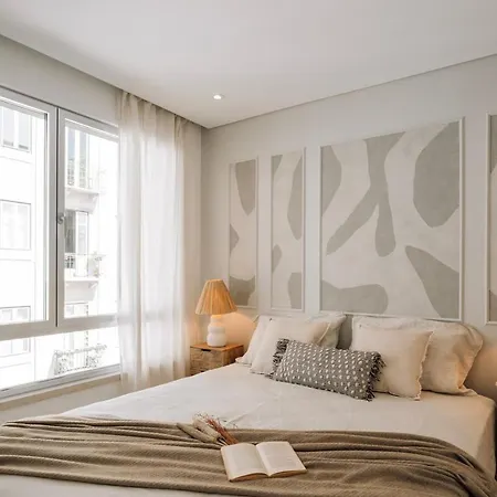 Sabaudia - 2 Bedrooms And Balcony In Alvalade Lejlighed *