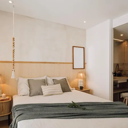 Sabaudia - 2 Bedrooms And Balcony In Alvalade شقة *