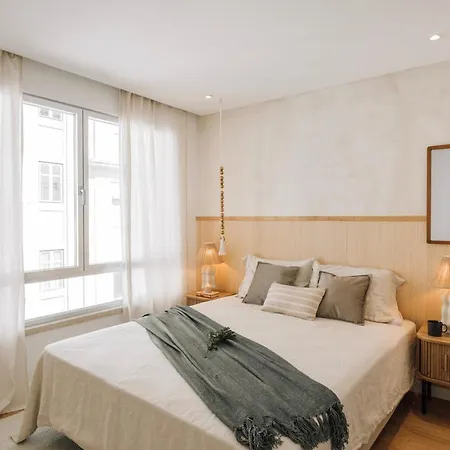 Sabaudia - 2 Bedrooms And Balcony In Alvalade