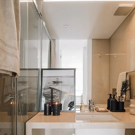 Sabaudia - 2 Bedrooms And Balcony In Alvalade * ליסבון