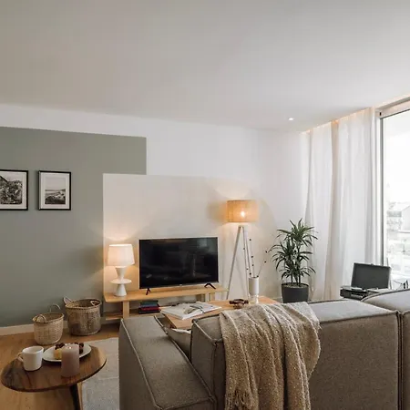 Sabaudia - 2 Bedrooms And Balcony In Alvalade ליסבון