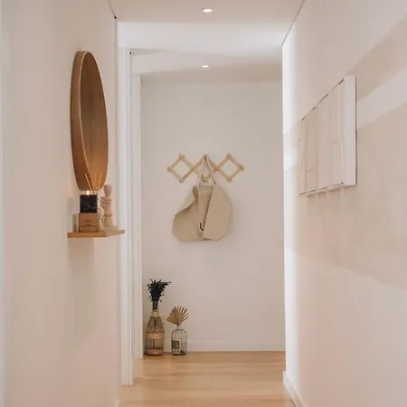 Sabaudia - 2 Bedrooms And Balcony In Alvalade Apartment