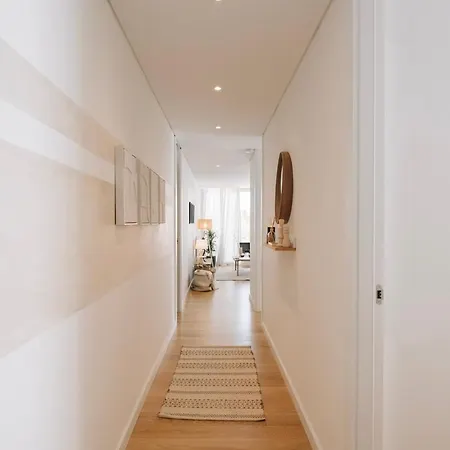 Апартаменты Sabaudia - 2 Bedrooms And Balcony In Alvalade Лиссабон