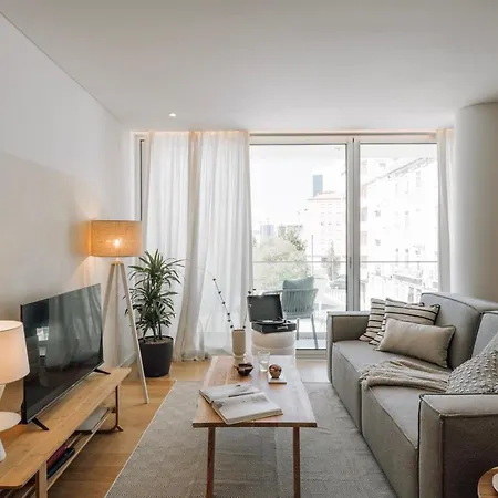 Sabaudia - 2 Bedrooms And Balcony In Alvalade Lissabon