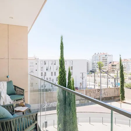 Sabaudia - 2 Bedrooms And Balcony In Alvalade Apartment *